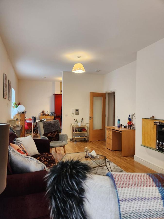 Our Tiny Little Home Cork Bagian luar foto